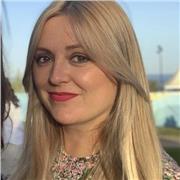 Licenciada en periodismo con máster en protocolo, ofrezco clases particulares y asesoramiento a estudiantes o recién licenciados.